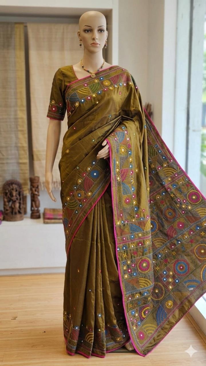 lambani-saree-26-1 Lambani Embroidery on Blended Silk Saree - Image 1